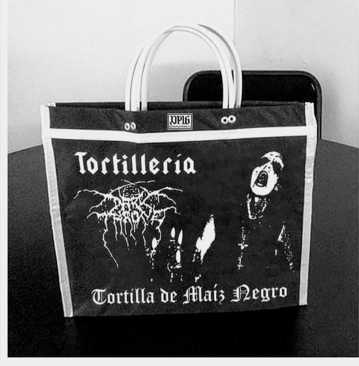 cristhian1991's tweet photo. Quiero mi bolsita para ir al mandado, pero que sea de @Vallis_Mortem, #LosRudosDelRock, #Schuffle o @LaEsquinaPodcas. https://t.co/HwAVeRsoj1