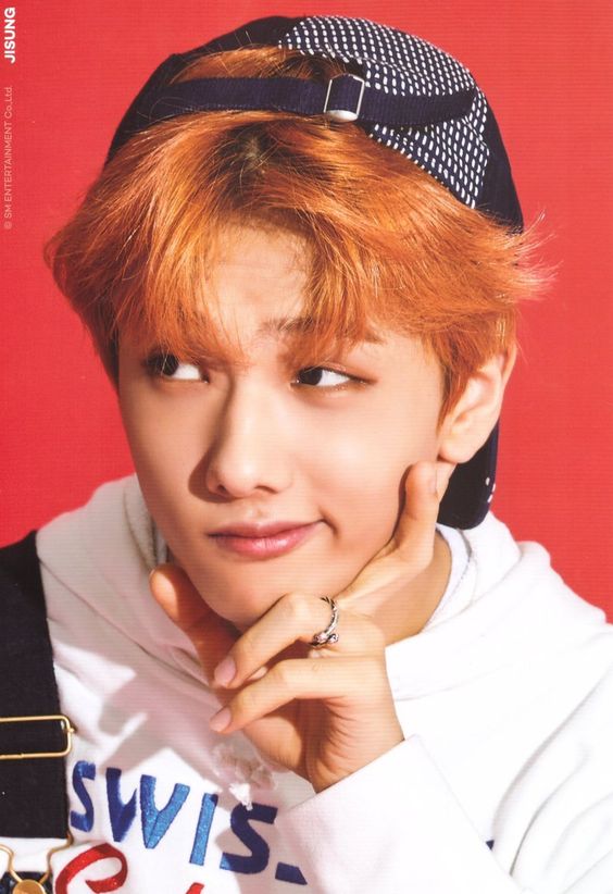 jisung - mushroom fieldseccentric, colorful, always a fun surprise, found close to the water (warm ocean - chenle)