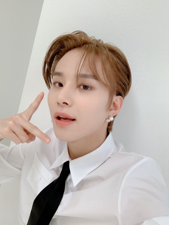 jungwoo - snowy tundraclassic, soft on the eyes, polar bears will attack you without mercy, cool guy