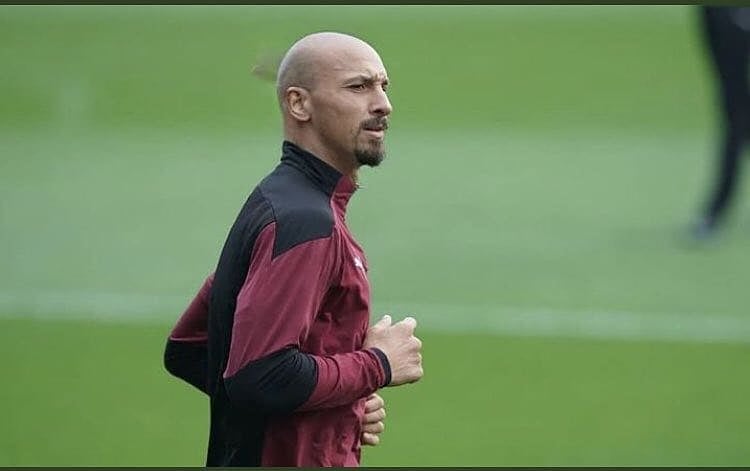 transferlerde's tweet photo. Ibrahimovic'in storysi.
Photoshop? 🤔
#fenerbahçe #beşiktaş #galatasaray #trabzonspor #zlatanibrahimovic #Zlatan #ibrahimovic #ibra https://t.co/qVFs8EAxfO
