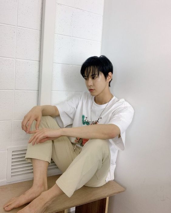 doyoung - deserti am biased the desert biome slaps, always something new on the horizon, calming, rabbits