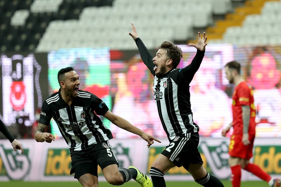 transferlerde's tweet photo. Beşiktaş ilk yarıyı 1-0 geride kapattığı Göztepe maçında geri dönerek 2-1 galibiyet elde etti.
Liderliğe devam. 🔥
#fenerbahçe #beşiktaş #galatasaray #trabzonspor #Göztepe https://t.co/JH6esDeEPc