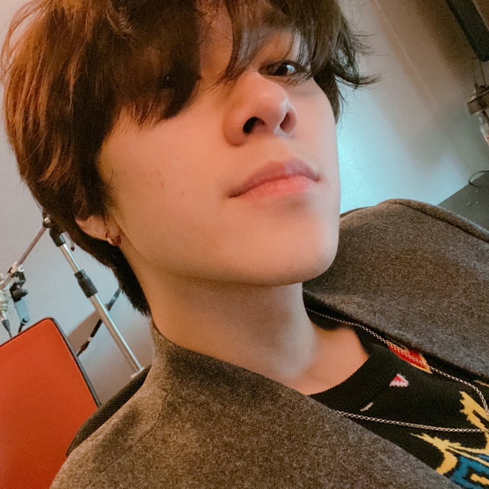 hendery - savannaidk horses? sexy, he makes me think of acacia wood