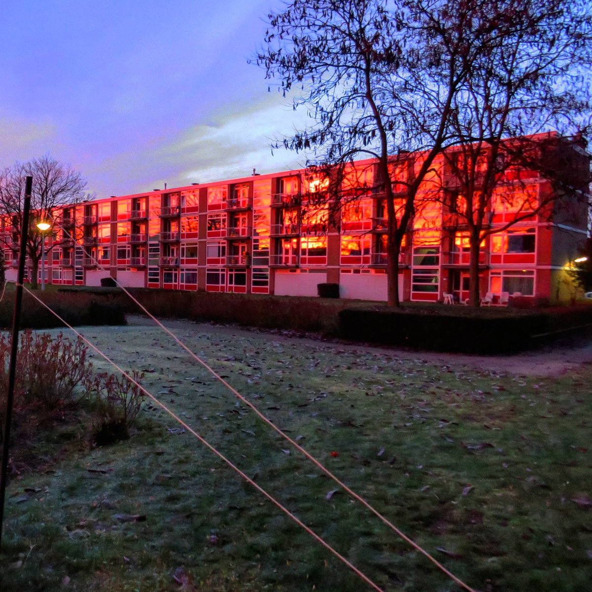 KWilkes75146535's tweet image. 🌇Sunrise Reflection🌇
Boswinkel, Enschede, Netherlands

#urbanreflection #indebuurtenschede
#urbanreflections #enschede #enschedestadvannu #boswinkel #urban_shot #straatfotografie #dutch_connextion_straatbeeld #woonwijk #sunlightbrilliant
instagram.com/p/CKcJY0mMX9m/…