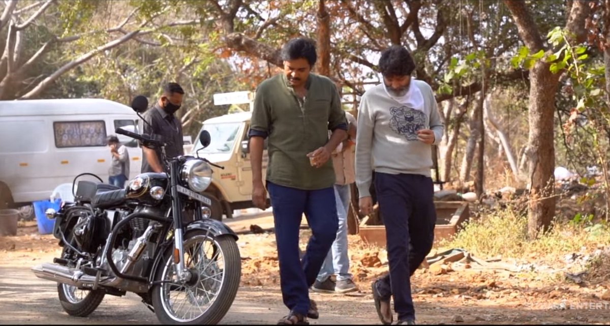 PawanKalyanTM's tweet photo. The INDUSTRY-HIT COMBO IS ON DUTY AGAIN 🔥🔥🔥

@PawanKalyan - #Guruji 🌋

#PSPKRanaMovie https://t.co/O6vmAuQbmY