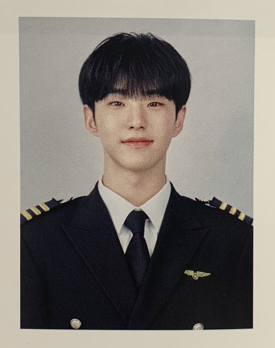 woniIy's tweet photo. im this 🤏 close to being a horangdan rlly https://t.co/ieFh0c4ASq