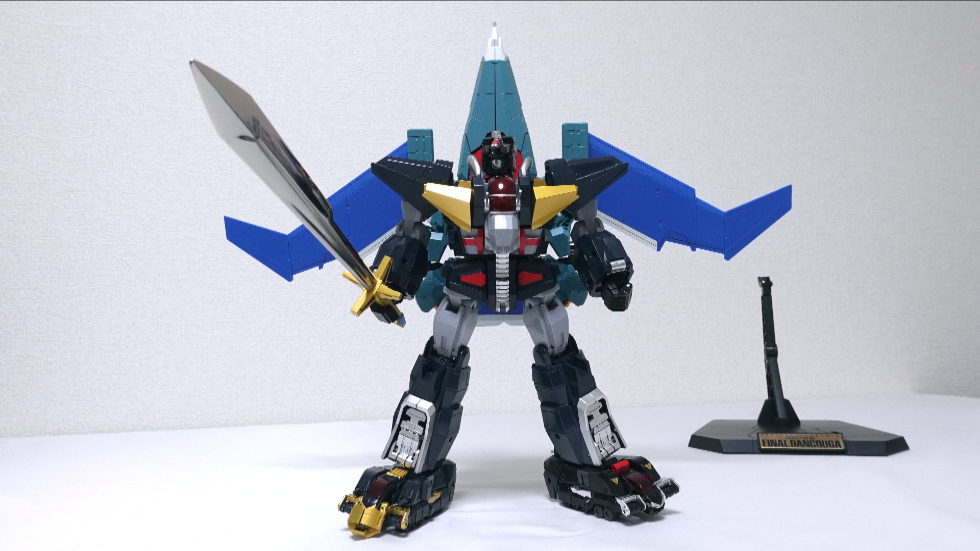 ヲタファ Wotafa 俺的朗報 超合金魂 ファイナルダンクーガはスタンドなしでも立つ ただし長時間は無理 めっちゃかっこいいです 現場からは以上です 笑