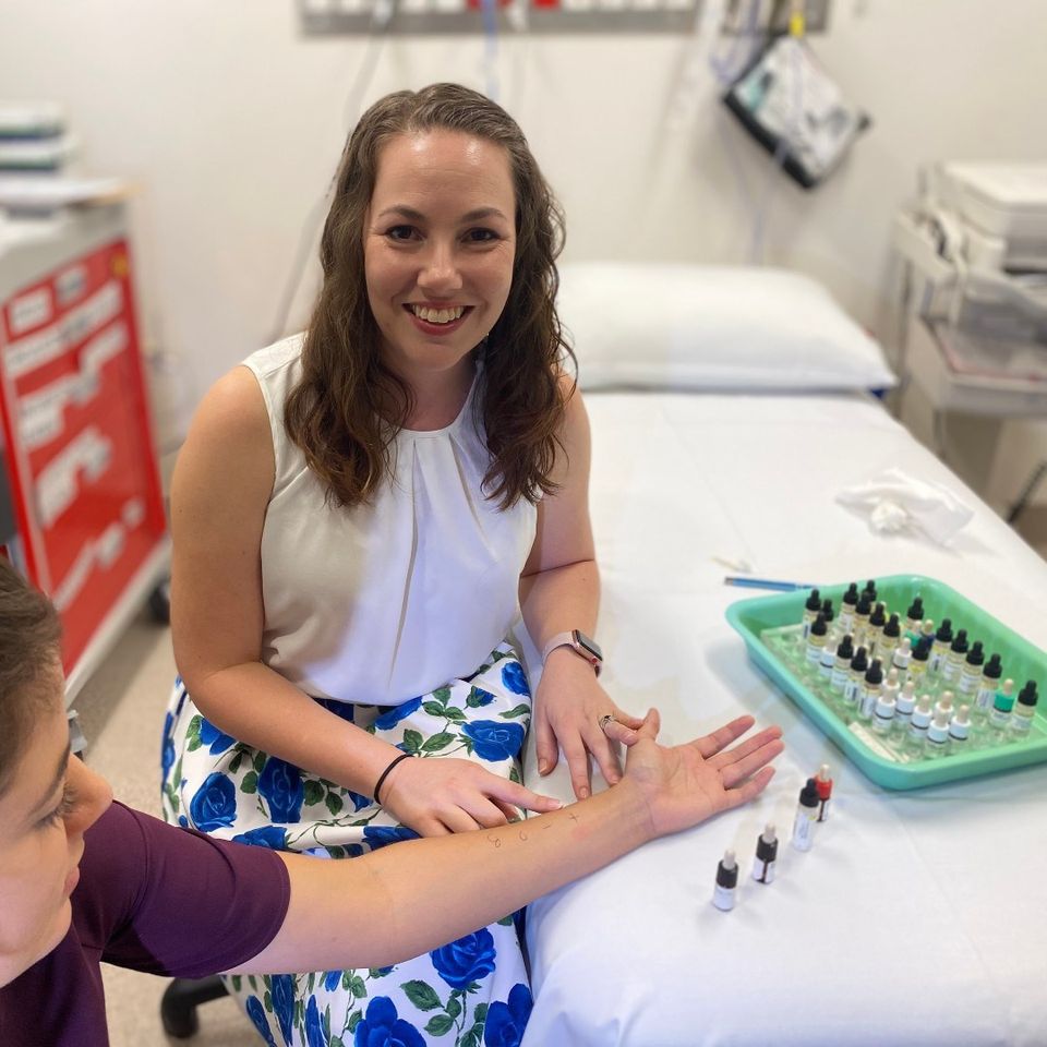 Congratulations to JCU Medicine graduate and JCU GP Training Rural Generalist Dr Sarah Fairhall (FACRRM) on her new appointment with @CairnsHHS.

Sarah's special interest (GPSI) in clinical allergy will be an excellent addition to the resources of the hospital.
@ACRRM