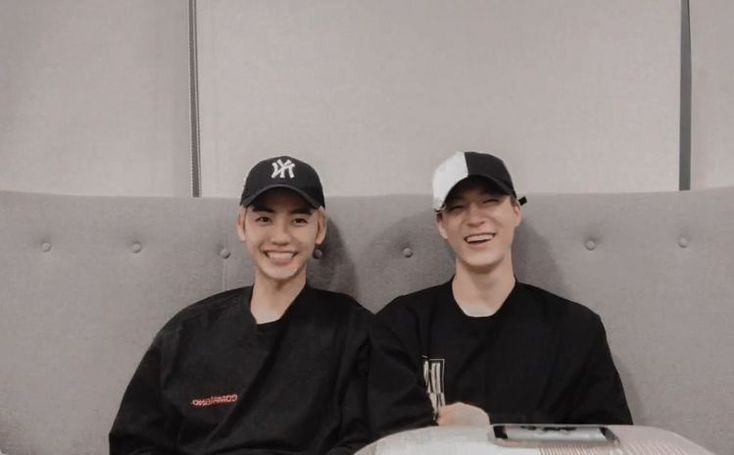aldeannz's tweet photo. ㅤ

Jaemjen AU. 

𝘉𝘰𝘴𝘦𝘯.

Sewaktu J.aemin bilang pengen pacaran, dia juga gatau kenapa malah J.eno yang muncul dipikiran.

ㅤ https://t.co/UCW4jD7X33