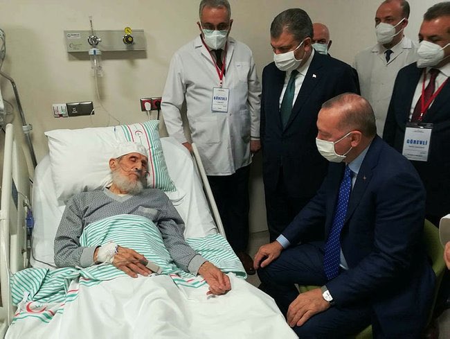 06melihgokcek's tweet photo. BU CUMHURBAŞKANINA BAZI KENDİNİ BİLMEZLER DİKTATÖR DİYORLAR. https://t.co/mPWyAHY7ec