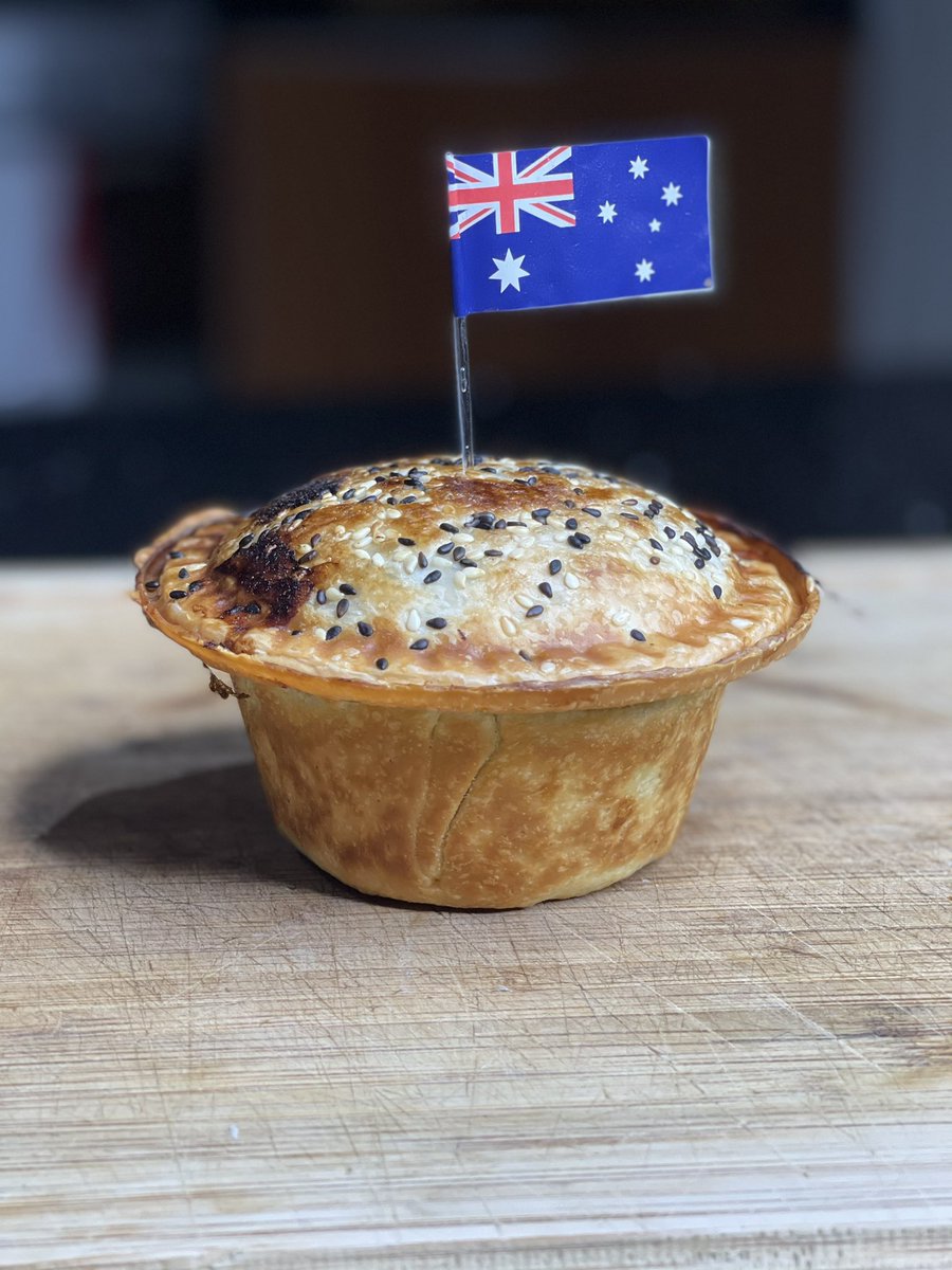 AussieqG's tweet photo. Happy Australia Day! I think it’s pie o’clock. https://t.co/vcedswfc65