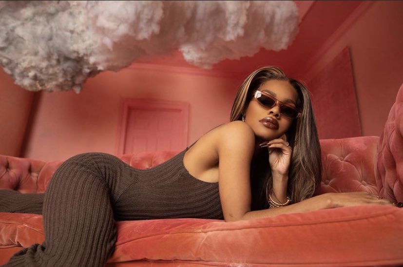 themikalaleeann's tweet photo. teyana taylor.......is.....it. https://t.co/49BvCEp9LU