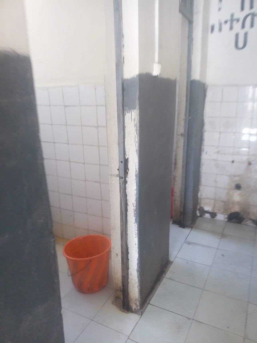 ጓደኛ ብለን የቴሌቭዥን ፕሮግራም ስንሰራ በምክንያት ነው። ይህ የምታዮት ያንድ ትልቅ የመንግስት ጤና ተቋም መፀዳጃ ቤት ነው። የመፀዳጃ ቤት እቃ ከ70% በላይ "ቅንጦት" ተብሎ እንደሚቀረጥ እናውቅ ይሆን? አብዛኛው ህዝባችን ሜዳ ላይ እንደሚጠቀምስ?