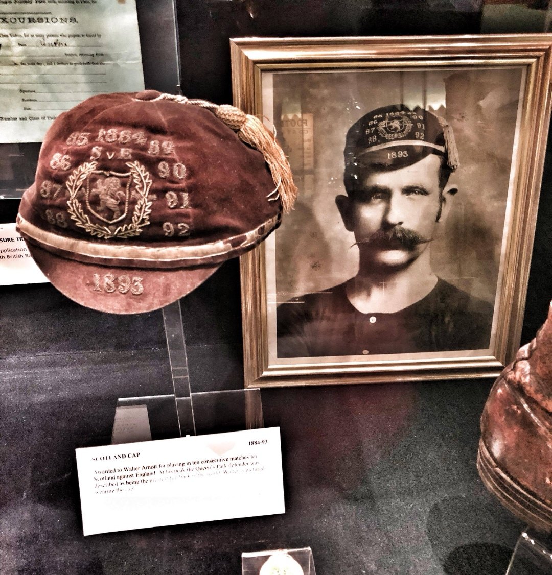 4/7..... Wattie Arnott.  Pictured below is Wattie's shirt badge from the match. It is displayed, along with his boots & cap in the  @SFootballMuseumIn quite a few articles about Wattie - it is noted that he also played for Linfield, being part of the 1892 Irish Cup winning...