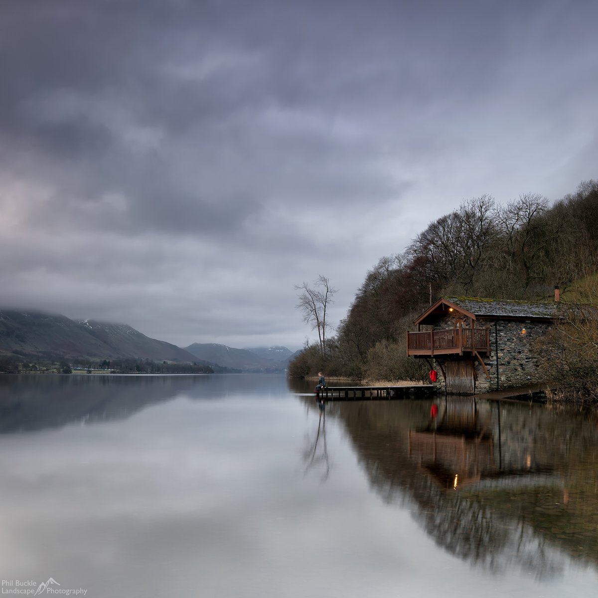 PhilBucklePhoto's tweet photo. One from early December and a murky day at The Duke of Portland boathouse for sunrise. Previous nights occupant on the jetty ready for her morning swim. #LakeDistrict #Cumbria #DukeofPortland #Reflection https://t.co/jSU60TgSe7 @kasefiltersuk @kase_filter https://t.co/Hrh3wPSWO8