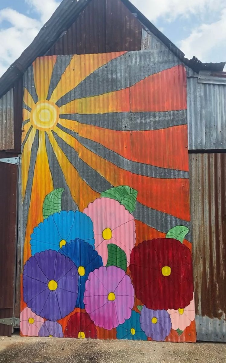 CampMilagro2's tweet photo. Have a bright &amp; sunny day &amp; warm thoughts to our friends further north 🌞🌈 ❄️🌨 https://t.co/AEx1c46ZDC