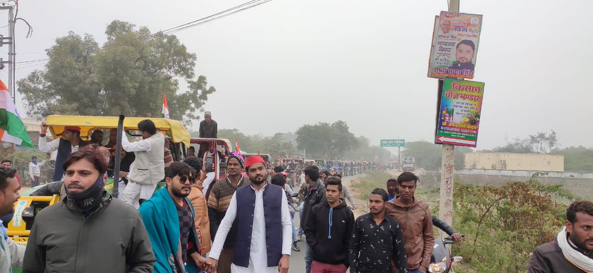 AnshulCharkhari's tweet image. आज 26 जनवरी को विशाल किसान ट्रैक्टर रैली स्थान  टॉकीज चौराहे से तहसील  में एसडीएम को ज्ञापन दीया अपनी मांगों को किसानों के सम्मान में समर्थन में रैली निकाली 
कप्तान सिंह राजपूत पूर्व विधायक चरखारी जी के नेतृत्व