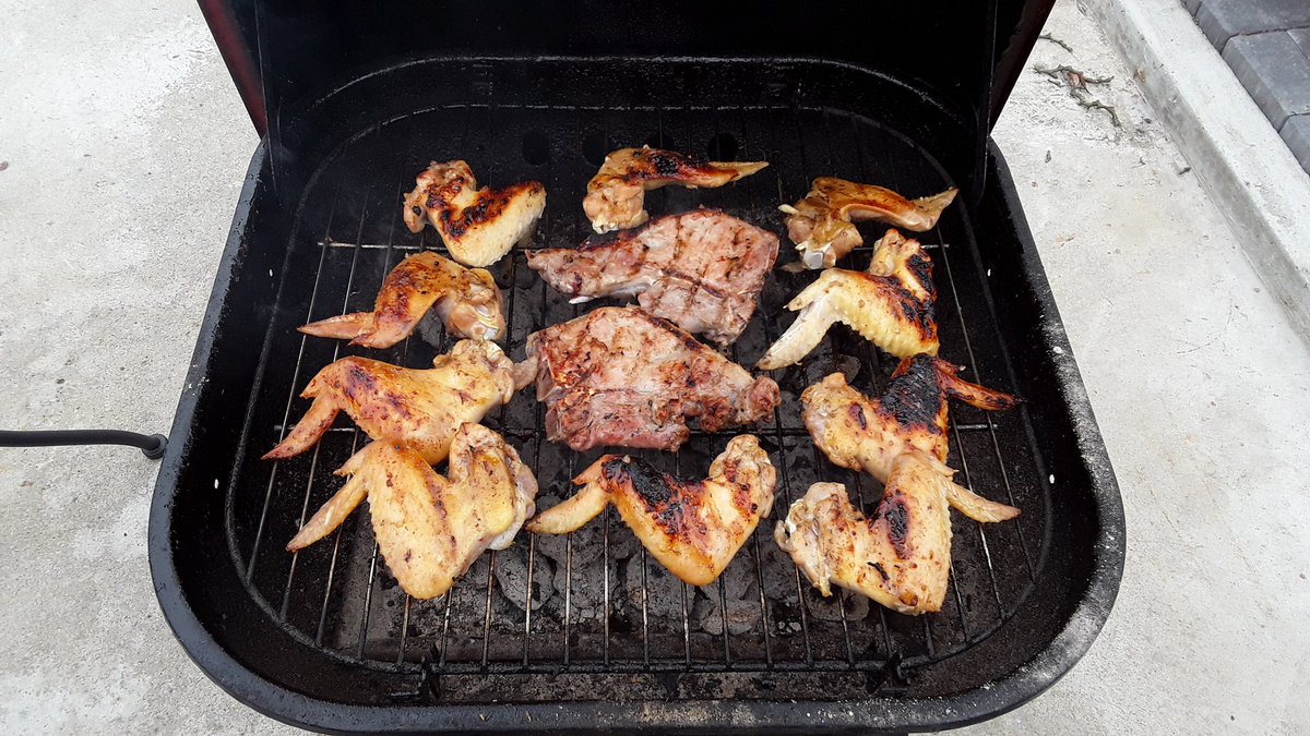 Dimsum8one's tweet photo. Lemongrass chicken wings and pork chops. #grilling https://t.co/CDhvCxsxPY