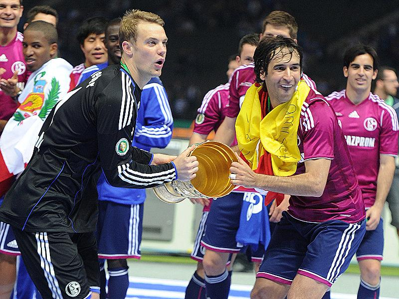 Raúl González : "Neuer is very, very good. I didn't know much about him before i joined Schalke but he's incredible. You should see him in training – his saves, throwing a ball half the length of the pitch, everything. He might even be more complete than Iker Casillas."