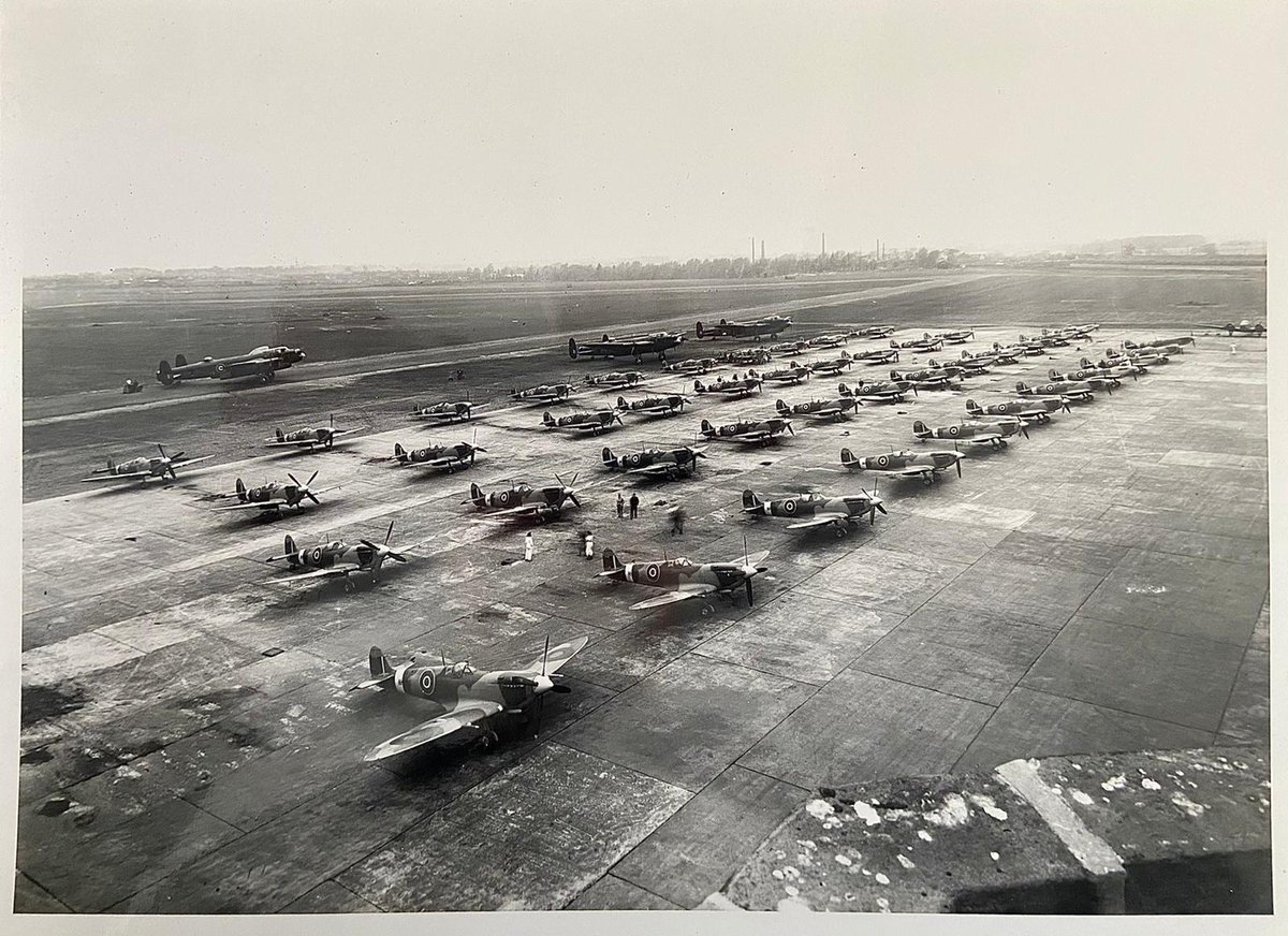 The Castle Bromwich apron circa April/May 1944.

Picture - Vickers.

#history #WW2 #WWII #Vickers #Spitfire #aviationdaily #aviationhistory #avgeek #avhistory