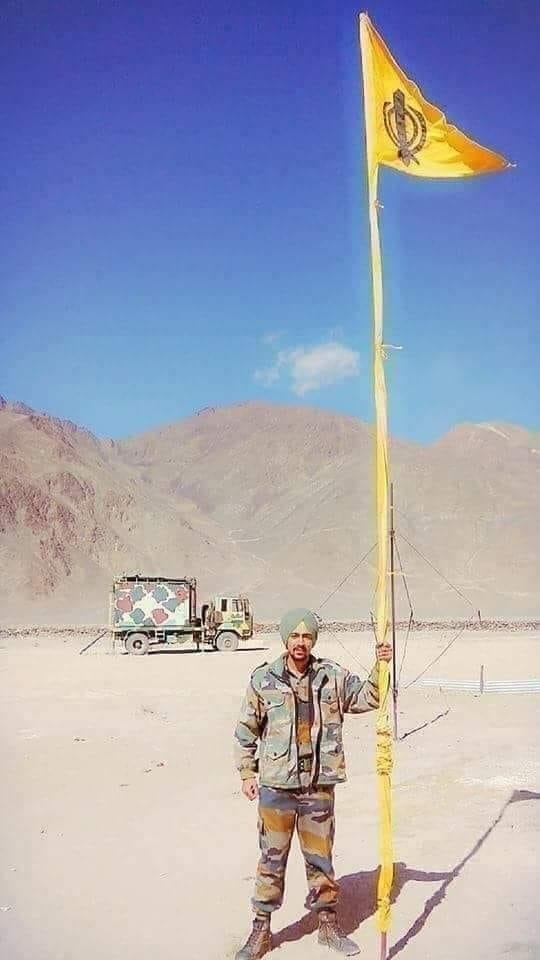 iamrajbuttar's tweet photo. The same flag when hoisted by the Sikh Regiment serving the nation is patriotic and a victory sign.

But if hoisted on a building within India, its treason and not acceptable? How is that justified???

#GodiMediaStopMisleading https://t.co/GZGFXQnZsy