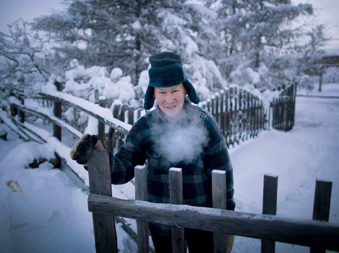 اهلا بكم في أبرد مدينة على وجه الأرض : Oymyakon, Russia ،
حصلت المدينة على هذا اللقب في فبراير 1933 ،
وقتها انخفضت درجة الحرارة إلى 90- الجو هناك شديد البرودة لدرجة أنهم يستهلكون اللحوم المجمدة بانتظام ويحافظون على تشغيل سياراتهم ٧ ساعات في اليوم اقل شي ..
.
@ALMISNID https://t.co/pAYCoPWWiY