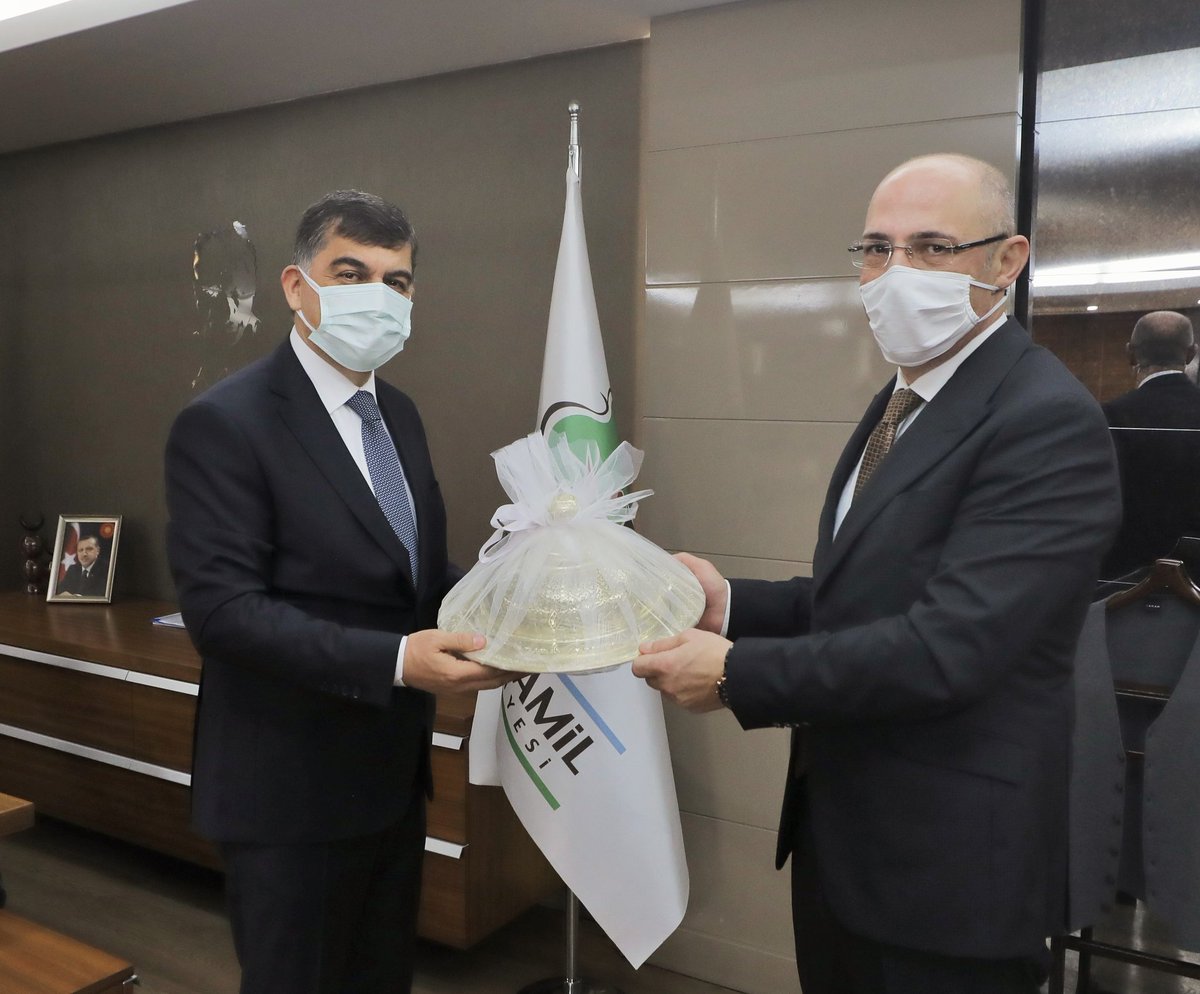 rfadiloglu's tweet photo. Danıştay üyeliğine seçilen Gaziantep Bölge İdare Mahkemesi Başkanımız Sayın Yüksel Navdar'a nazik ziyaretleri için teşekkür ediyor, yeni görevinde başarılar diliyorum.

@YNavdar https://t.co/naxJLQRuWs