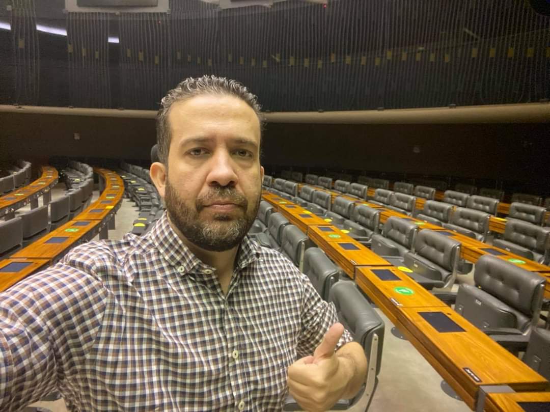 AndreJanonesMG's tweet photo. Vou precisar muito de vocês! Hoje vou começar a mobilização para que, na próxima segunda feira, os Deputados votem na nossa candidatura à presidência da câmara! 

Não me deixem sozinho nessa! Quem tá junto senta o dedo pra curtir e compartilhar! 👊🏻👊🏻👊🏻

#APautaÉOPovo #FéEmDeus https://t.co/xAh2OmESw9