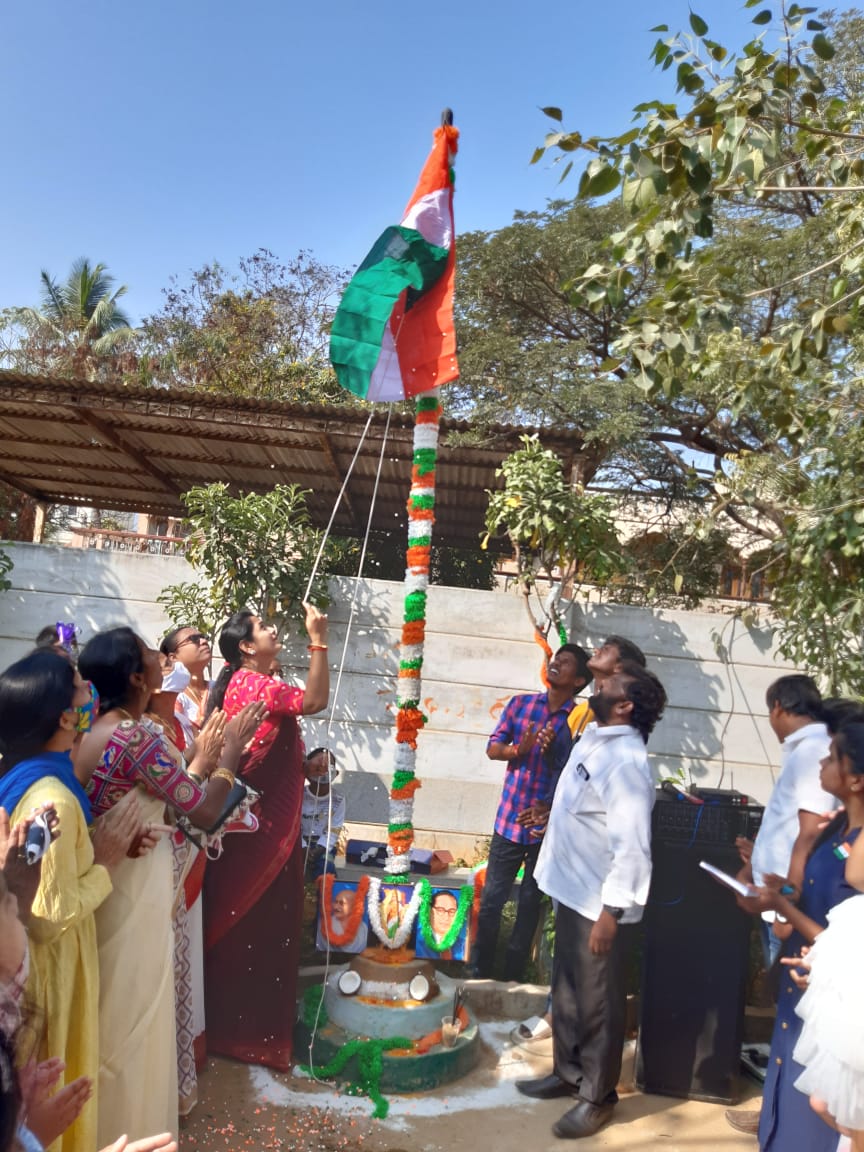 AdarshSindhu's tweet photo. On the occasion of #RepublicDay
Hoisted the #NationalFlag at various locations in my division today.
#EncourageHandloom
#Bharathinagar
#111division
@TelanganaCMO
@KTRTRS
@GHMCOnline https://t.co/9eFW09Pbwy