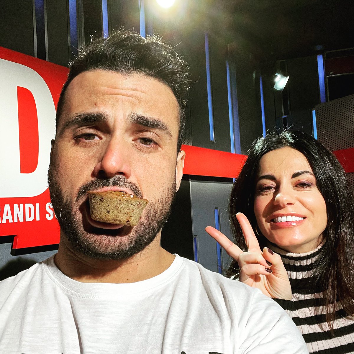 BAZMarcoBazzoni's tweet photo. @rossbrescia ha fatto i muffin... che bontà 🥴 #cake #tuttipazzixrds #muffin #cucina #bakery #smile #goodmorning #morningshow https://t.co/imSHNqzl1W