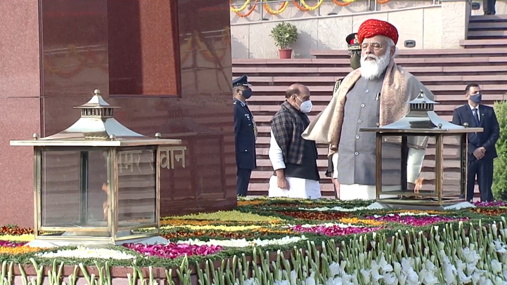 Pankaj Shukla (@ipankajshukla) on Twitter photo प्रधानमंत्री श्री <a href="/narendramodi/">Narendra Modi</a> जी ने आज 72वें गणतंत्र दिवस के अवसर पर राष्ट्रीय समर स्मारक पर शहीद सैनिकों को श्रद्धांजलि अर्पित की ।
#RepublicDay प्रधानमंत्री श्री <a href="/narendramodi/">Narendra Modi</a> जी ने आज 72वें गणतंत्र दिवस के अवसर पर राष्ट्रीय समर स्मारक पर शहीद सैनिकों को श्रद्धांजलि अर्पित की ।
#RepublicDay