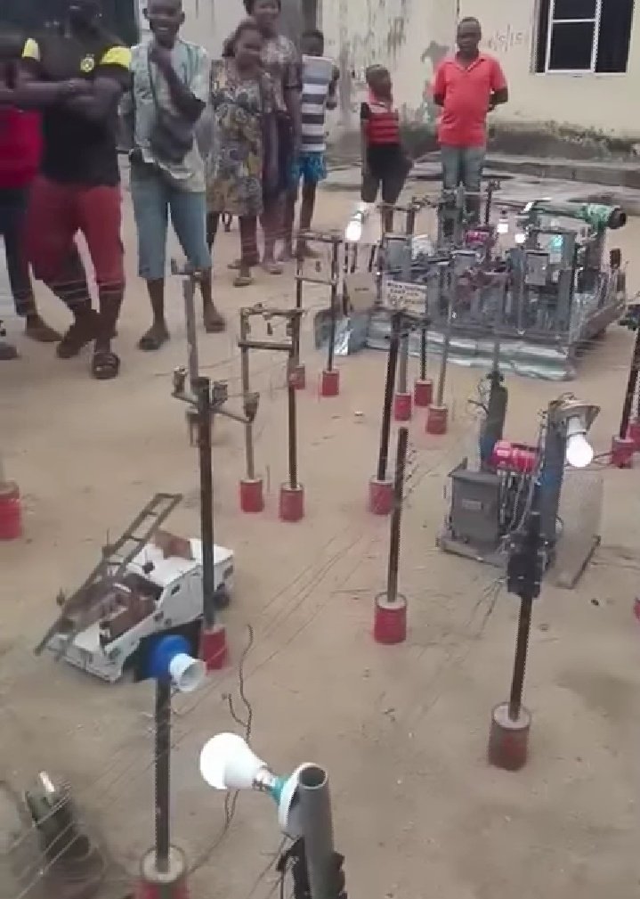 IgboHistoFacts's tweet photo. Wow!

Solomon Ukoha, a young talented boy of 19 years from Ohafia, Abia state constructed this amazing mini power generating stations.
This powers phones and other gadgets too.

Let's Retweet till he meets his destiny helper 🙏 https://t.co/pmO72TYY1u
