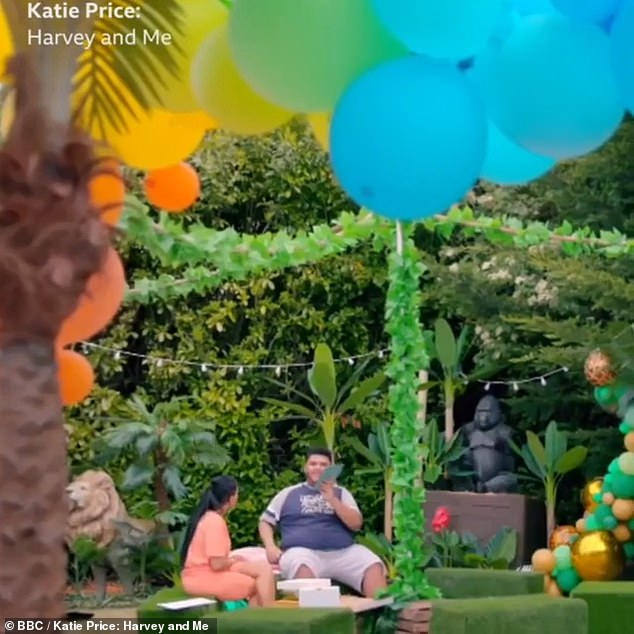 HHMU_Banksia's tweet photo. #PowerfulViewing which brought many insights
#TheGorilla image at #Harveys18thBirthdayCelebrations 'jumped' out at me2gether with his love of #Frogs &refs made #2Rainbows.
#KoKoReiki <>#KoKoLove
#2PreciousGiftsfromTheRealmsAbove
#TheReturnOfThrRainbowWarriors
@KatiePrice https://t.co/NFs0qO3HiZ