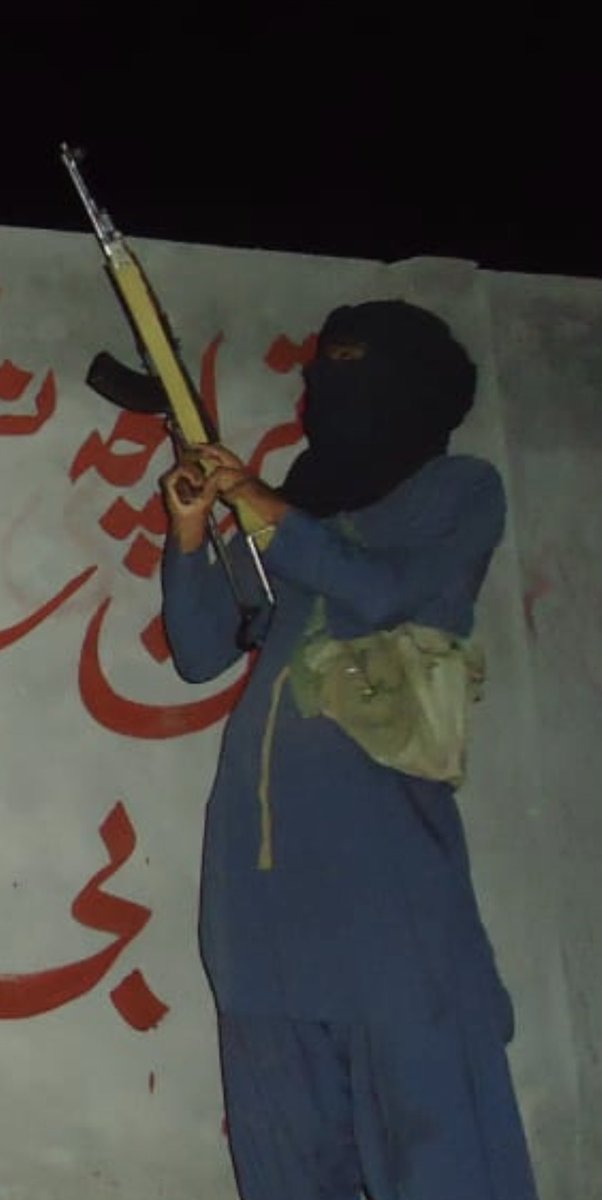 Lateef Johar is talking about a “peaceful struggle” & blaming  @PakSarfrazbugti &  @anwaar_kakar of being against his “struggle”Let’s tell everyone how “peaceful” he was in PakistanBelow is Lateef Johar with Ak47after illegally wall chalking a slogan:“I am a terrorist”/1  https://twitter.com/lateefjohar/status/1353760788683649024