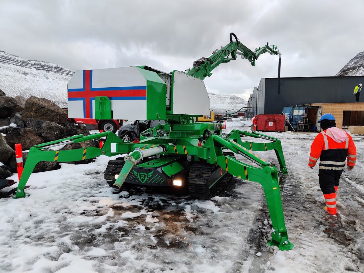 ROYALMAKINE's tweet photo. Royal HCS18 Z4 in the Faroe Islands π« #royalmac #hcs18 #royalmakine #concrete #concretepump #placingboom #concreteplacingboom #turkey #fareoislands #beton #construction #pompeabeton #covid19 #constructionequipment #crawler #spiderboom #crawlerplacingboom #royalhcs18 https://t.co/7asIZu8vVj