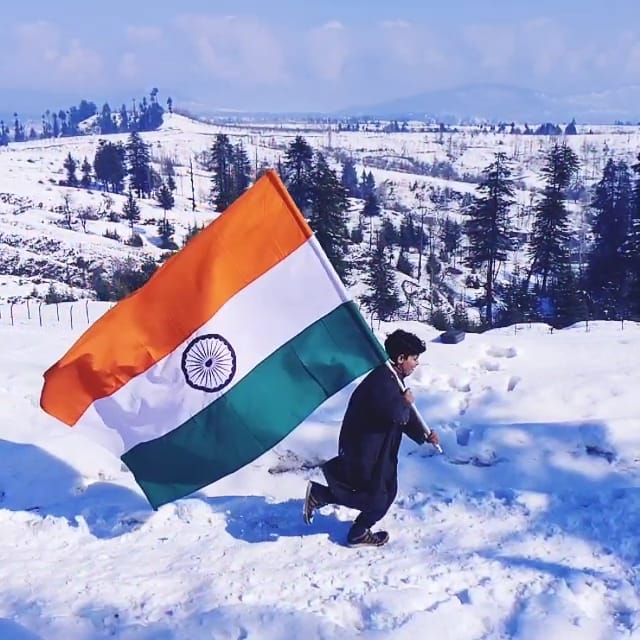 Letap9's tweet photo. The true Freedom
#Azzadi
Aaj mere kashmir ke Chaman ko Khilte dekhta hu to Dil bhar aata hai...
Azaddi ki ye hawa hame ek shukun ki sanns deti hai...
@SwetaSinghAT
@akshaykumar
@PMOIndia
@CestMoiz
@ChinarcorpsIA
@ndtv
@JoeBiden
@ishafoundation
@MehwishHayat
@yamigautam
@aajtak https://t.co/bJB0YlqbF9