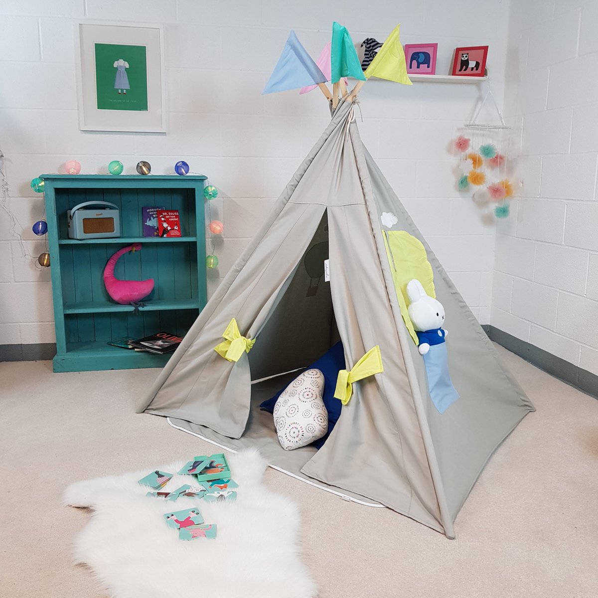 myweeteepee's tweet photo. Shout out to all the fab Grandparents who are sending one of our teepees to their much missed grandkids during lockdown❤
Socially distanced gift giving at it's best! #lockdown2021 #homeschooling #family https://t.co/eJeZk81YxL