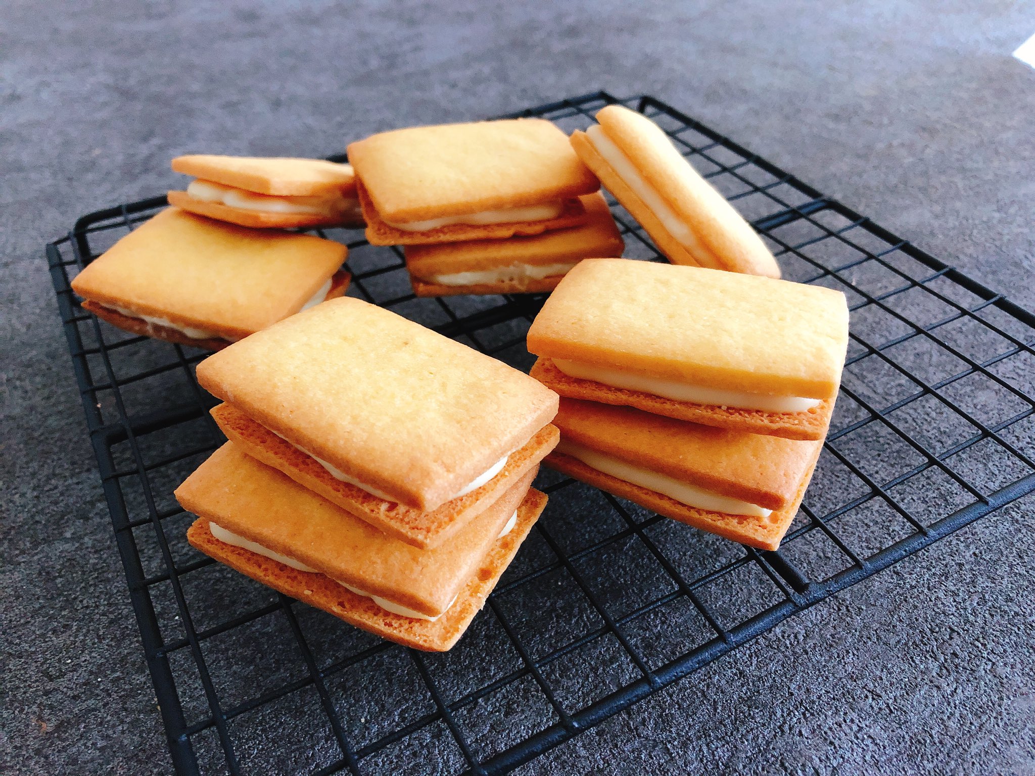Youtuber Cook Kafemaru うわさの焼くだけクッキー アレンジ編 白い恋人風 White Chocolate Sandwich Cookie T Co T1splpkqcj Youtubeより 森永製菓さんのクッキー生地を使ってアレンジ 白い恋人風にしてみたら さくさくでうまっ