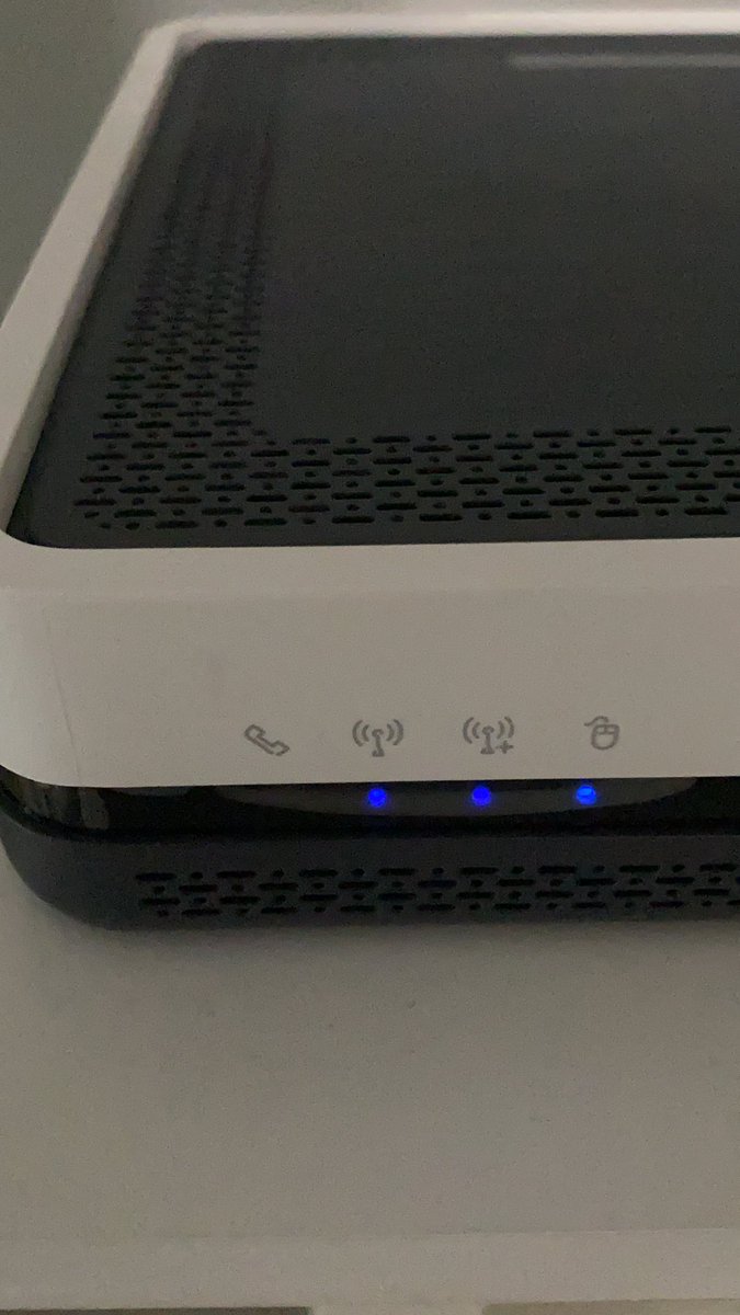 JaviSabalete's tweet photo. Llevo dos días con @o2es y el router se me ha colgado ambos días... no me parece un buen dato https://t.co/0DlATvkTR0