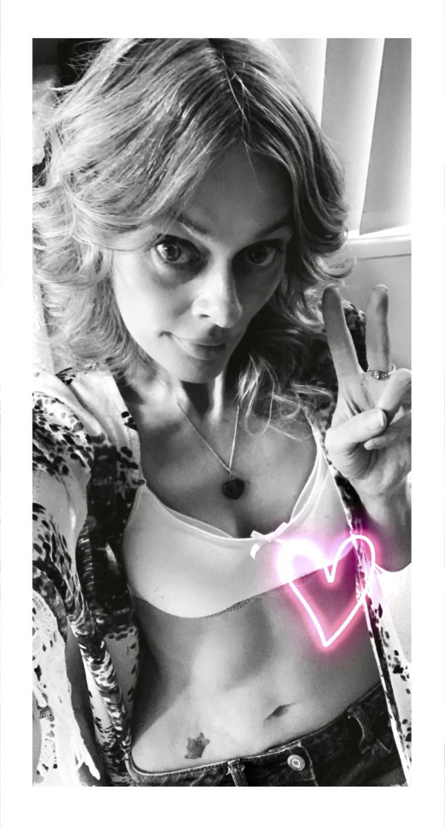 Candysseus's tweet photo. #HappyAustraliaDay 💚🇦🇺 💛Thank you all for your support during this hard time I freakin love you all #MissCandyLicious #FancyFilters 🤍💗🖤 https://t.co/1MPx8E6VFv