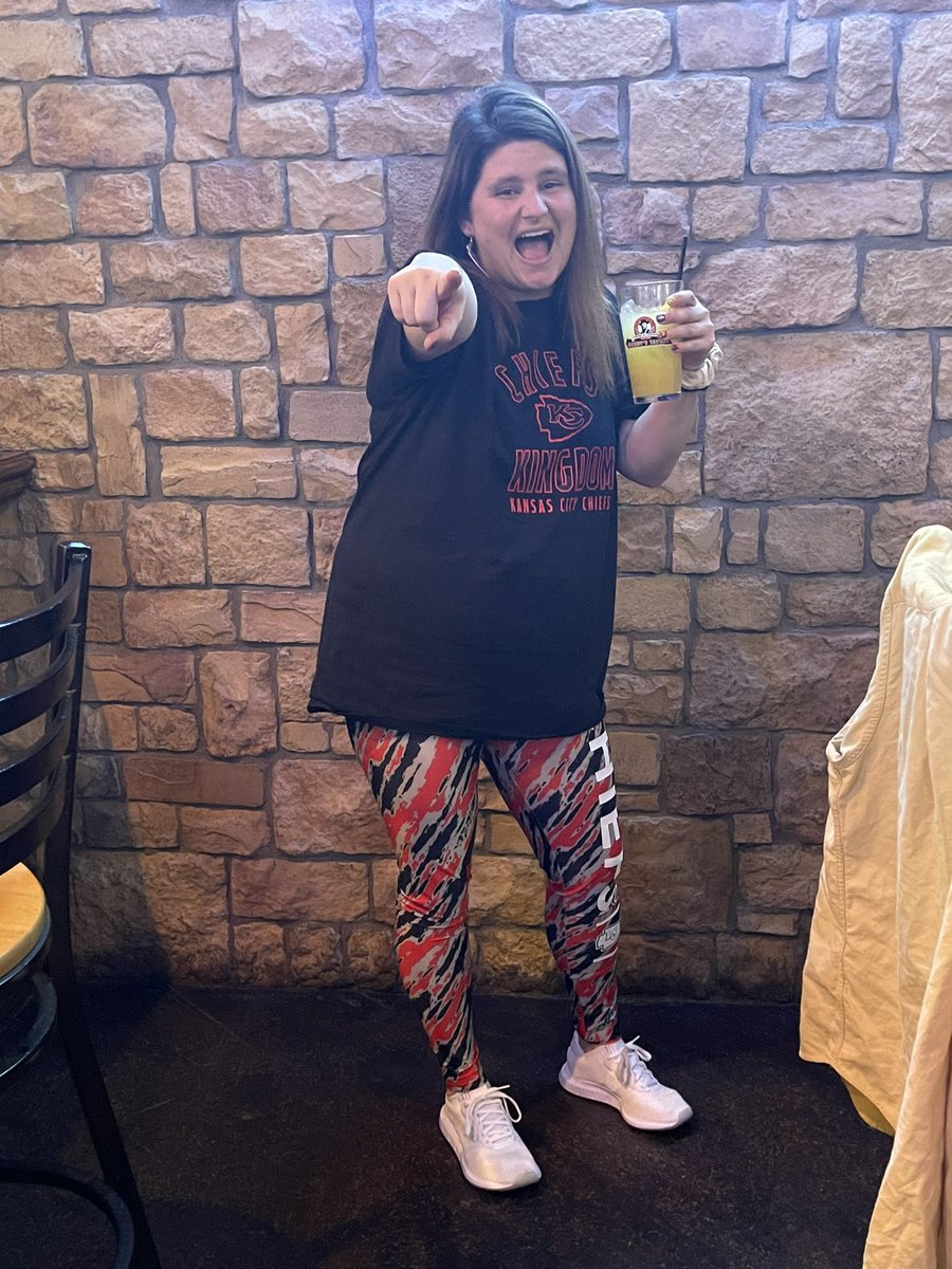 nnaxyat's tweet photo. sooo anyone would love to take me to the super bowl 55??? i'd love to experience just once with my team- KC Chiefs- in it. I'd dogsit or babysit til pay off the total!!! 🙌🏼💛❤️ let's go chiefs! my outfit is amazing right? @Chiefs @PatrickMahomes @brittanylynne8 @tkelce #deaf https://t.co/cSTYeEyPI7