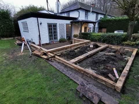 GosbeeLandscape's tweet photo. 🌳 looking ahead to a warm spring & summer, Gosbee Landscapes continues to create outdoor living spaces for our clients.
Here, extending a patio & building a raised vegetable area for a beautiful home in Selling, Kent, using @MarshallsGroup stone.
#WorkingThroughLockdown 🌳 https://t.co/T6JKh0RLzU