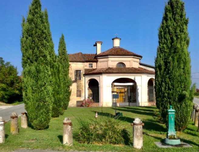 crpiemonte's tweet photo. La piccola San Giovannino, gioiello dei Templari https://t.co/doeCKnQqGC #CasaleMonferrato #Piemonte #Piedmont #ILikePiemonte https://t.co/AnBl5Xefzq