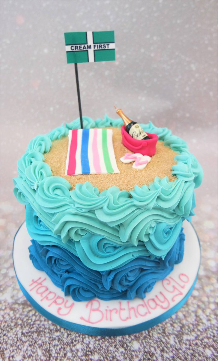 CraftyCakesSW's tweet photo. Dreaming of days on the beach 🏖🏖🏖

#bespokecakeexeter  #birthdaycake  #birthdaycakeexeter  #buttercreamcake #beachcake #dreamingofthebeach #sand #sea #seaeffect #craftycakesexeter https://t.co/rk1xTHtO6P