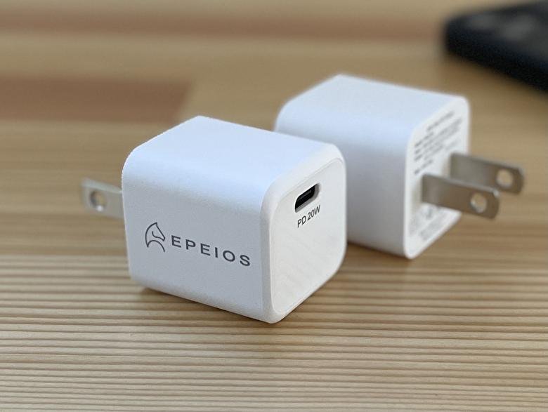 gadgetspace_'s tweet photo. EPEIOS(@epeios_jp)より

iPhone12向け20W充電器が発売！

特長
・PD 20W
・コンパクト
・Magsafe充電OK
・プラグ折りたたみなし
・純正より700円安い☺️

充電性能をレビュー
https://t.co/o5yar8LMgs
👆1/28までの最大25％OFFクーポンあります

#EPEIOS 20W PD対応 急速充電器(2個セット) https://t.co/Tnks5rhZIJ
