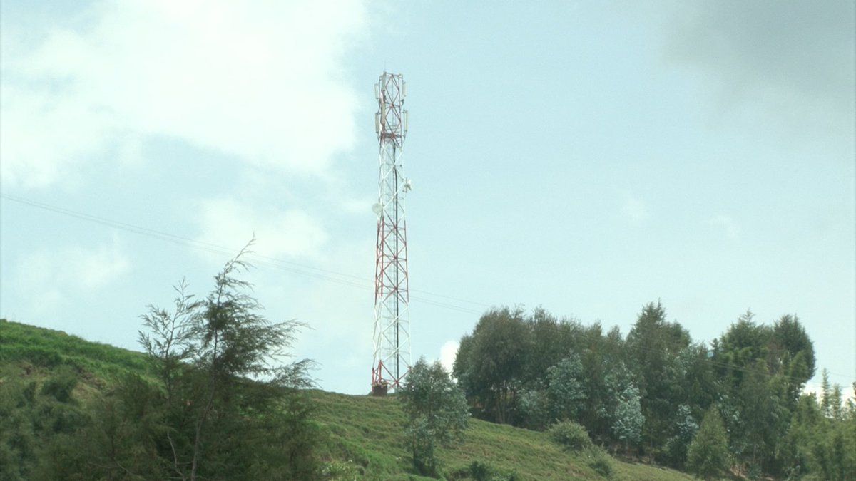 BendoByuka's tweet photo. Ubukerarugendo ku kiyaga cya Ruhondo muri @MusanzeDistrict buri hasi bitewe n'ibikorwaremezo nkene bitorohereza ishoramari muri aka gace @rbarwanda @Radiorwanda_RBA @RDBrwanda https://t.co/x37Q1KPFjI