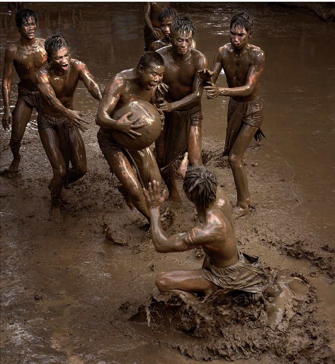 AsiaLotusTours's tweet photo. "Mud-ball Tackling Festival" in Bac Giang, Vietnam
#WhynotVietNam https://t.co/NUZAfGUhu9