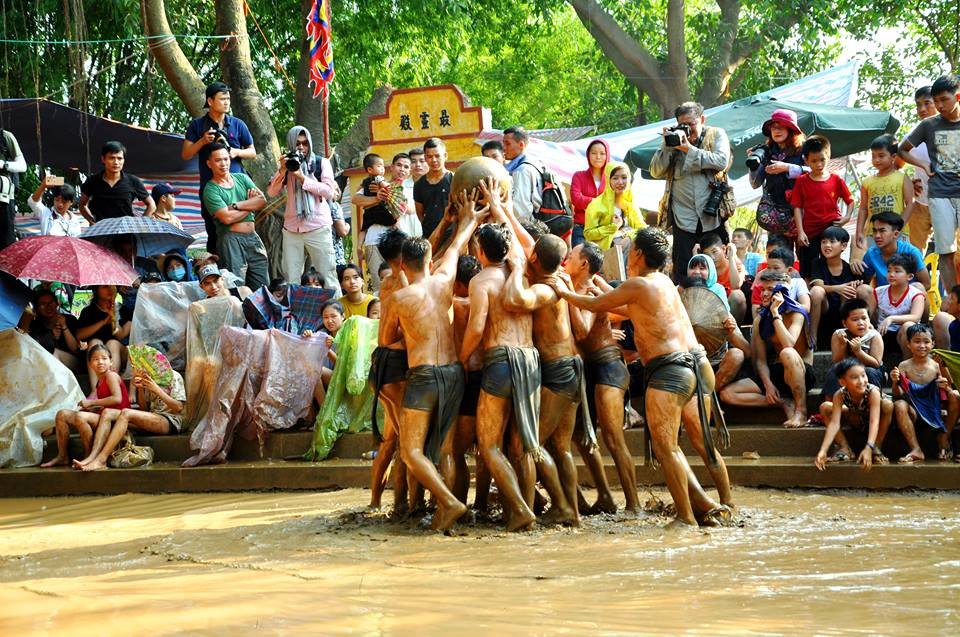 AsiaLotusTours's tweet photo. "Mud-ball Tackling Festival" in Bac Giang, Vietnam
#WhynotVietNam https://t.co/NUZAfGUhu9