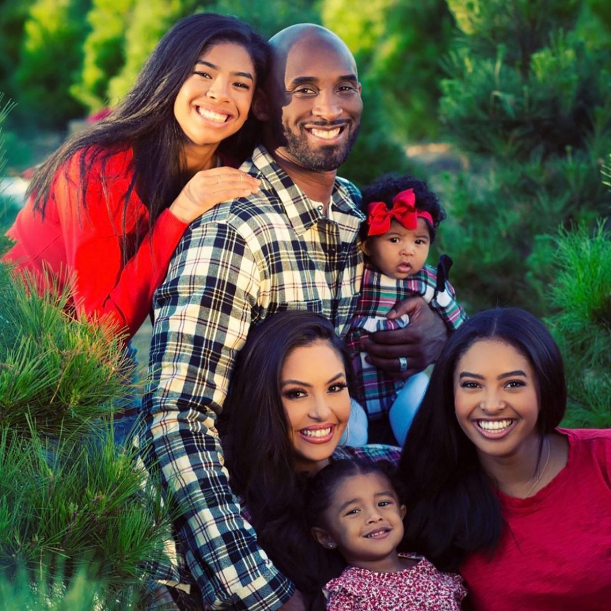 5. HE WAS AN AMAZING FATHER.This is what makes me teary when I remember Kobe. He was an amaing father to his daughters and a loving husband to his wife Vanessa despite the media criticism he was getting during his career. I'm sure his family missed him more than we do.