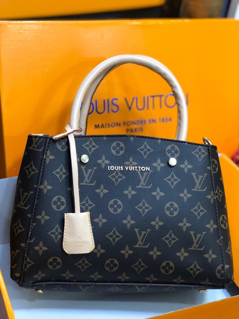 dnikkiescloset's tweet photo. Val Gift anyone???😍🙌
Louis Vuitton Inspired Bags 👜 (Turkey) 
18000
Package: Branded dust bag with Branded  box
.
Kindly DM or WhatsApp https://t.co/yepWoWBbRL
https://t.co/o7eVKG8Qq3…
.
#dnikkiescloset #EricaNlewedimTheBrand #tuesdaymotivations #tuesdayvibe https://t.co/cdg3wazGlY